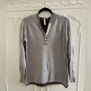 Aventura hooded, lightweight sweater